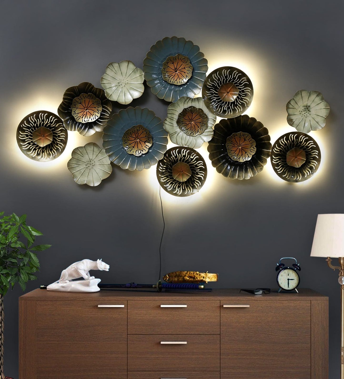 Luxurious Metal wall art zara with LED